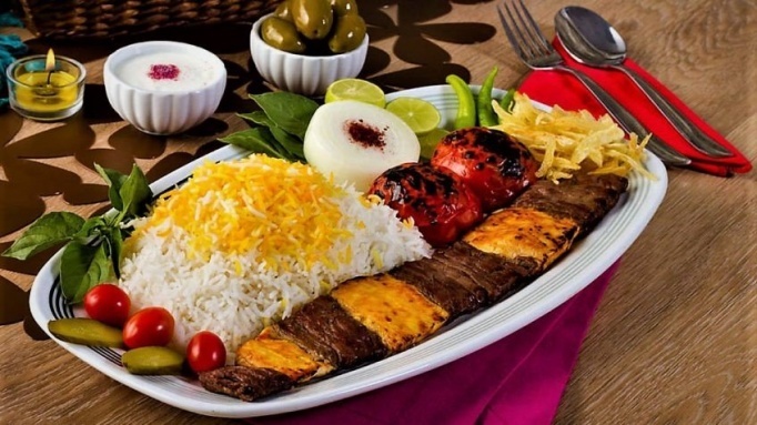 چلو بختیاری در رستوران فیروزه نیشابور
