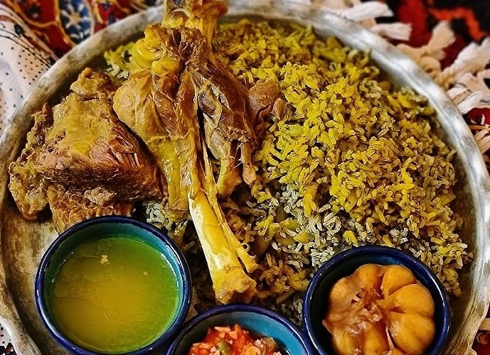 باقالی پلو با گوشت در باغ رستوران فیروزه